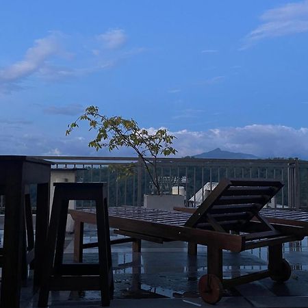 Sun Dove Suite Kandy Bagian luar foto