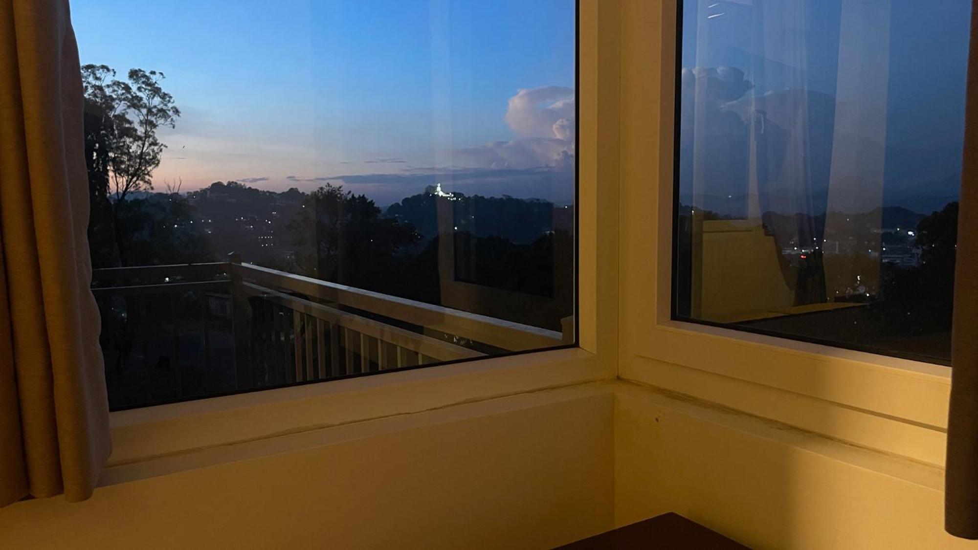 Sun Dove Suite Kandy Bagian luar foto