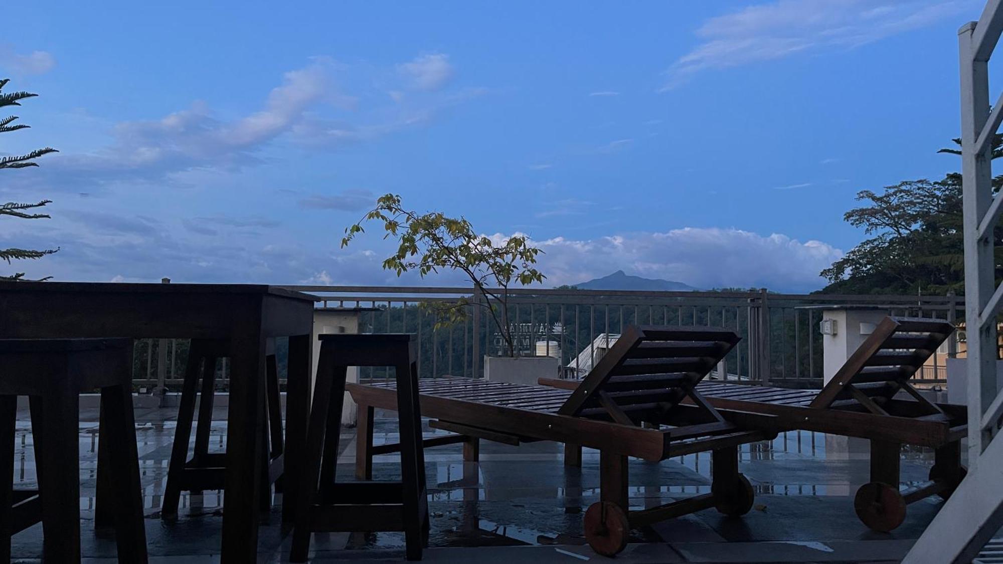 Sun Dove Suite Kandy Bagian luar foto