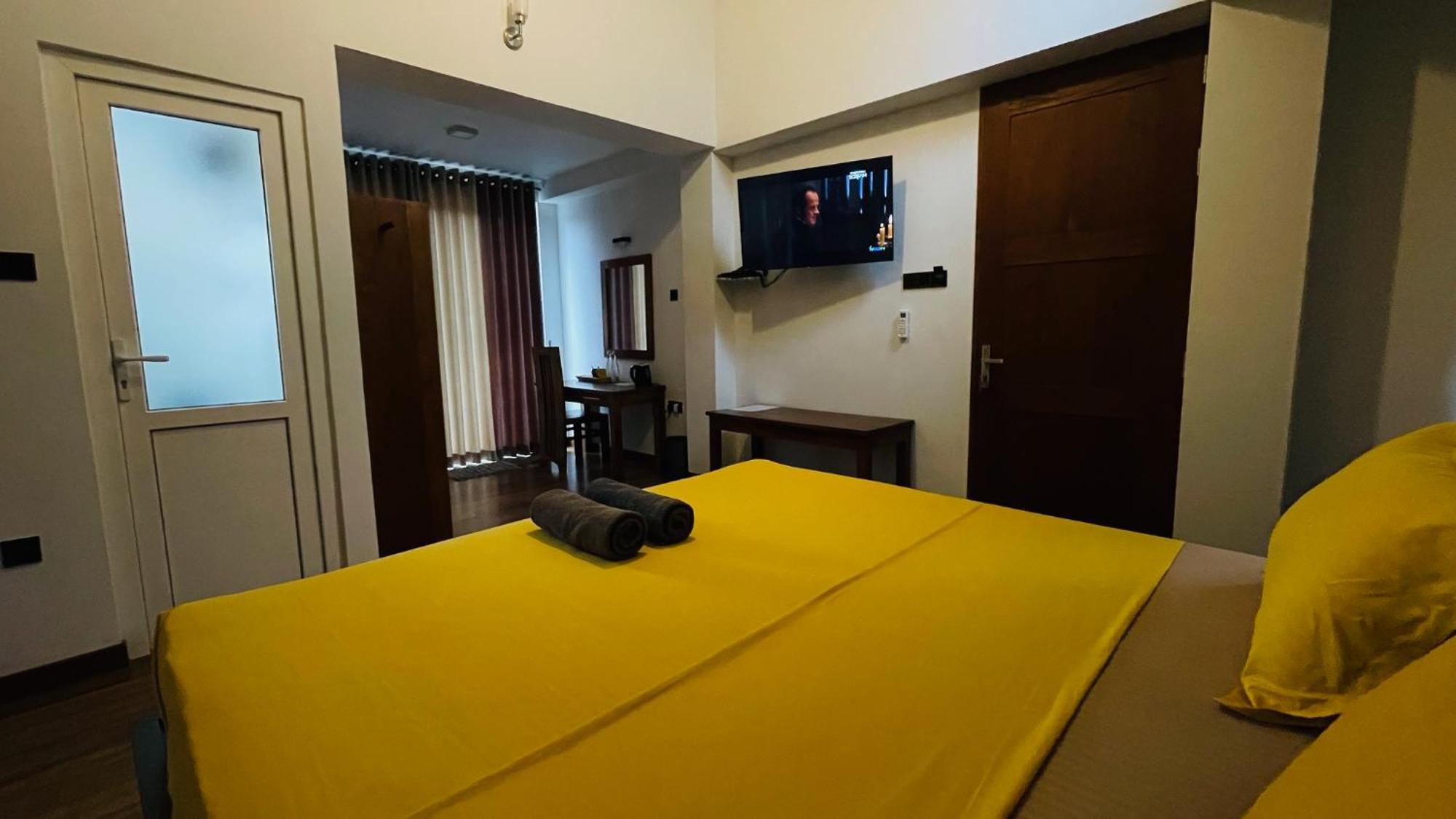 Sun Dove Suite Kandy Bagian luar foto