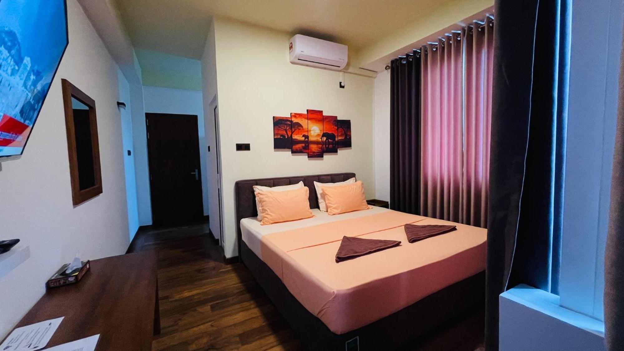 Sun Dove Suite Kandy Bagian luar foto