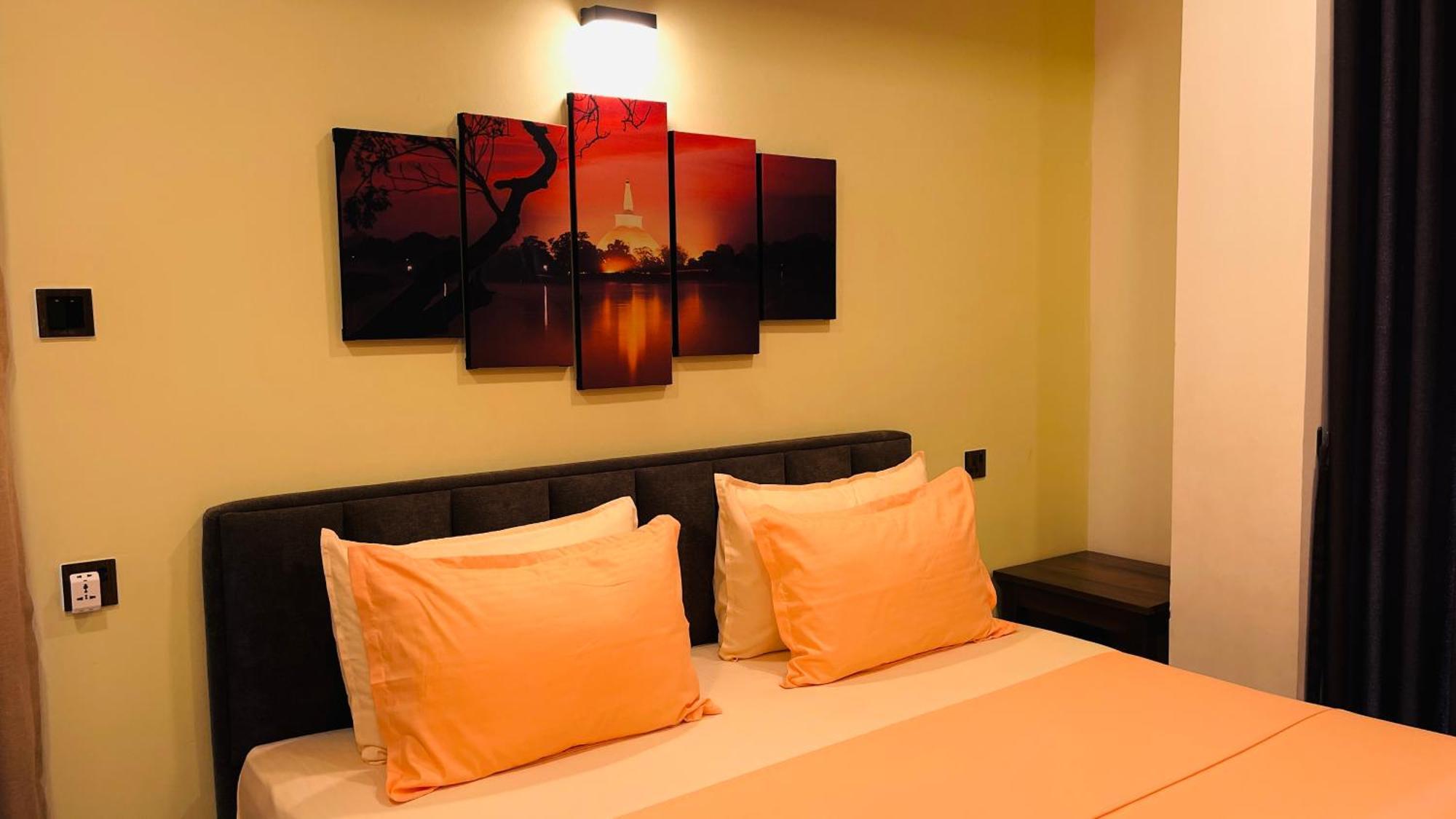 Sun Dove Suite Kandy Bagian luar foto