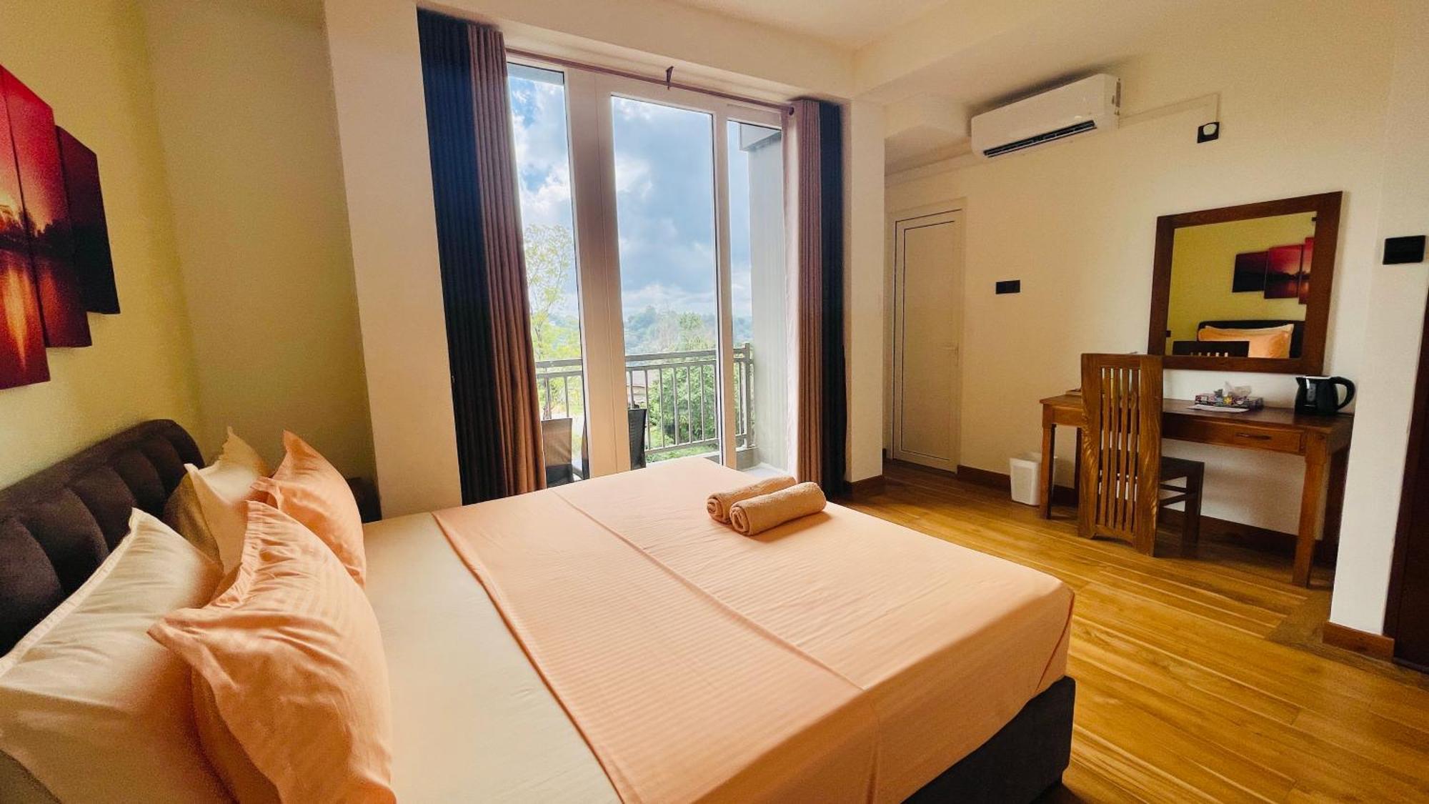 Sun Dove Suite Kandy Bagian luar foto