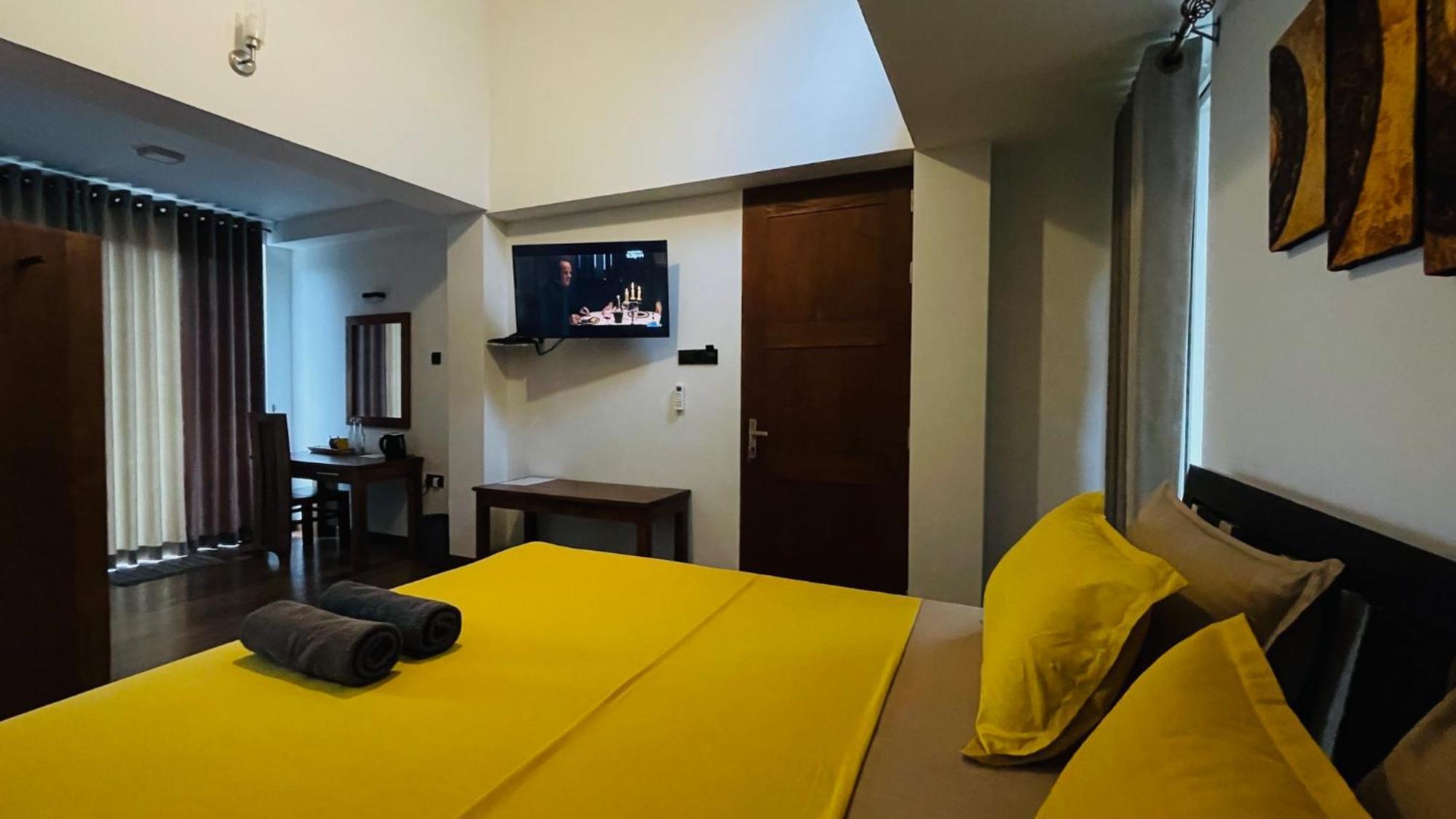 Sun Dove Suite Kandy Bagian luar foto