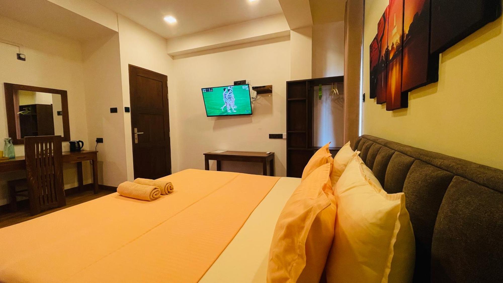 Sun Dove Suite Kandy Bagian luar foto