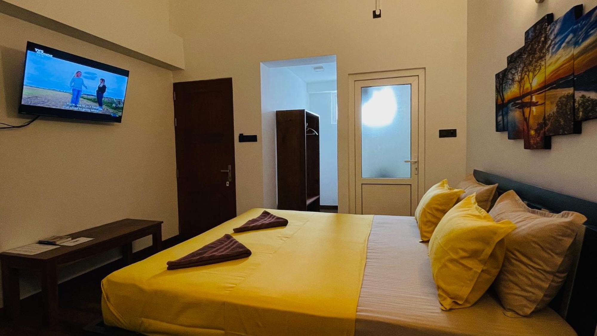 Sun Dove Suite Kandy Bagian luar foto