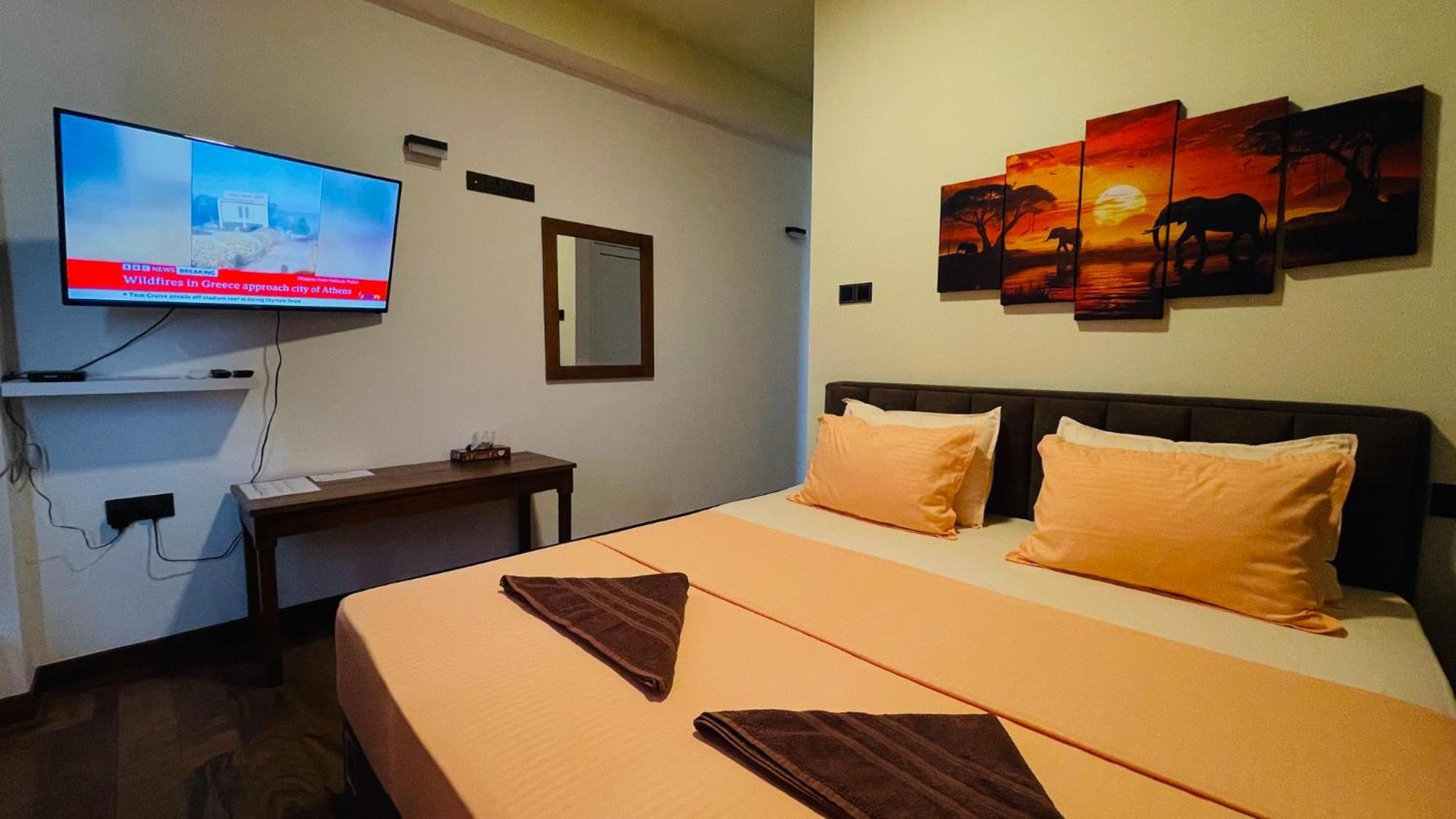 Sun Dove Suite Kandy Bagian luar foto